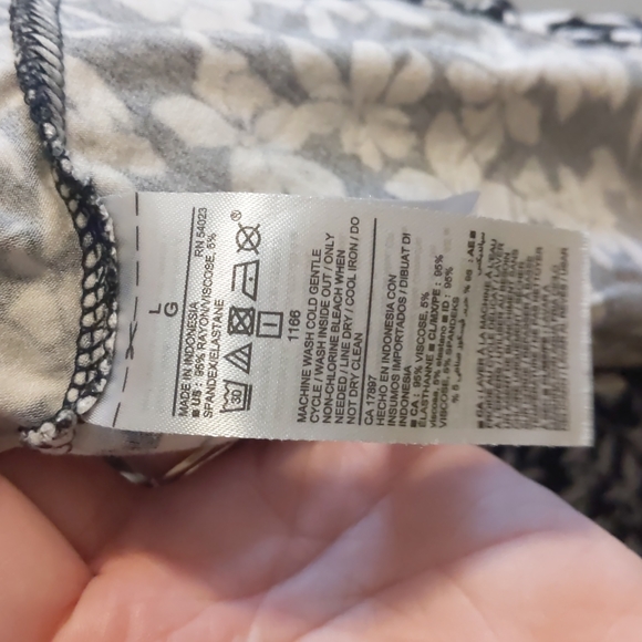 Old Navy Black and White Floral Dress - Picture 6 of 6